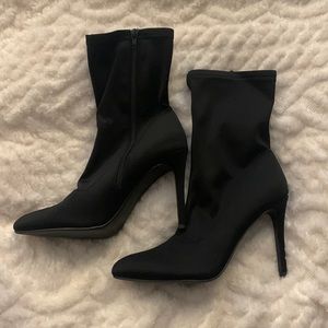 Kendall and Kylie Black boots 9